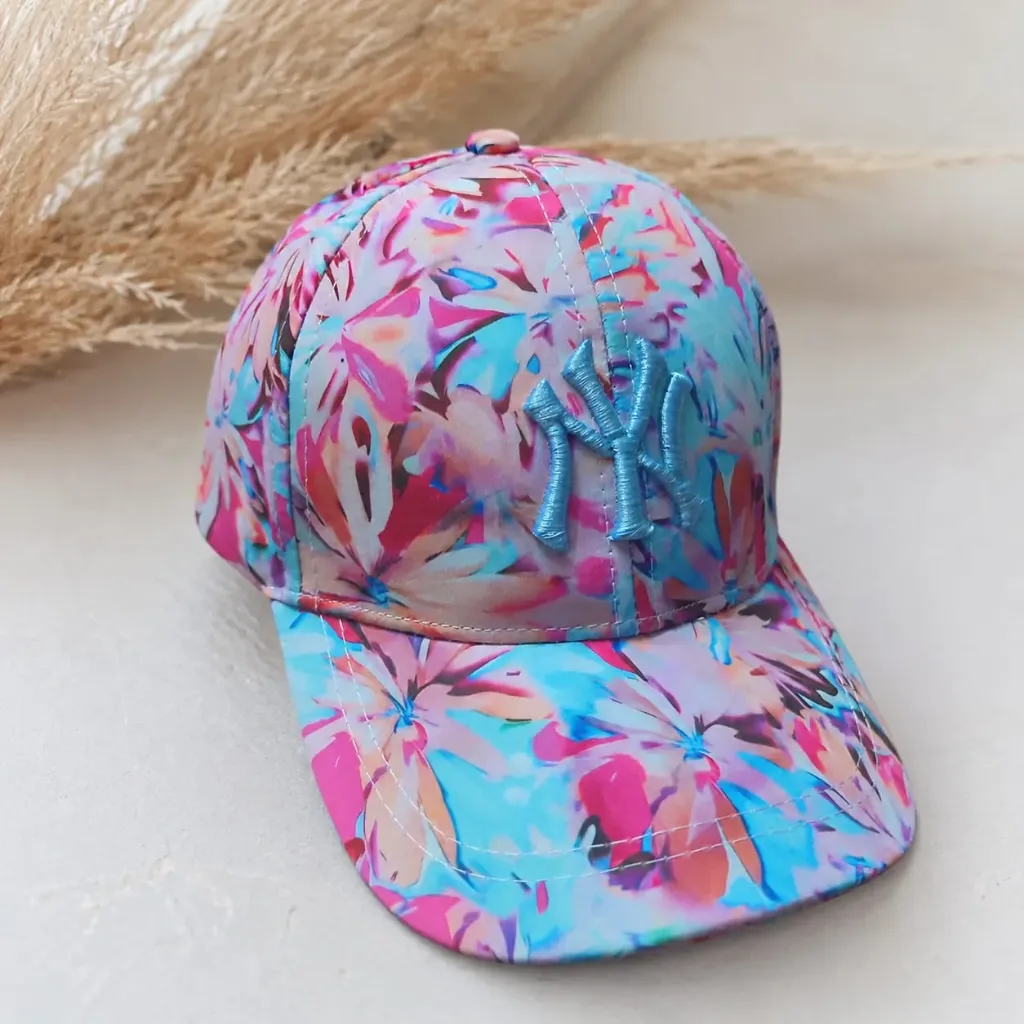 Meisjes pet met kleurrijke bloemenprint