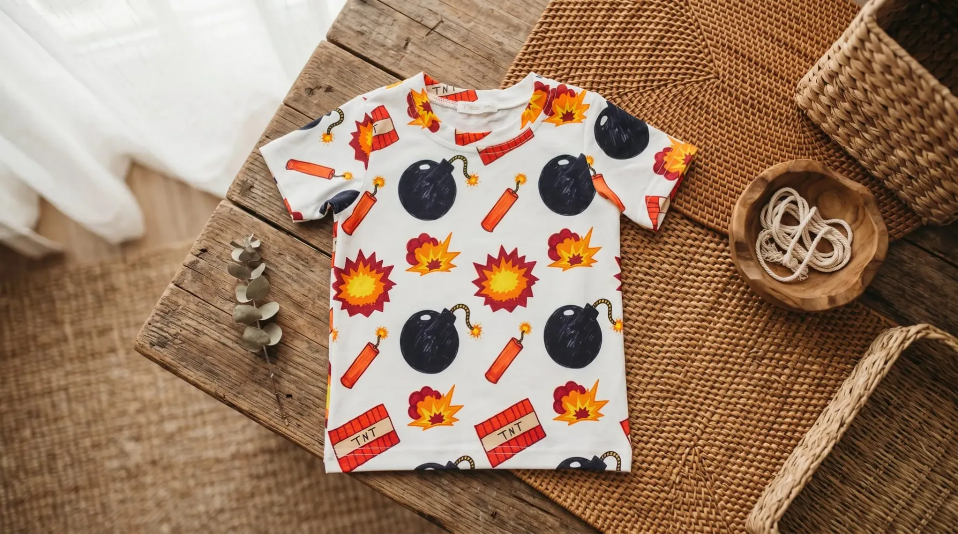 Dziecięcy T-shirt z motywem TNT i bomb