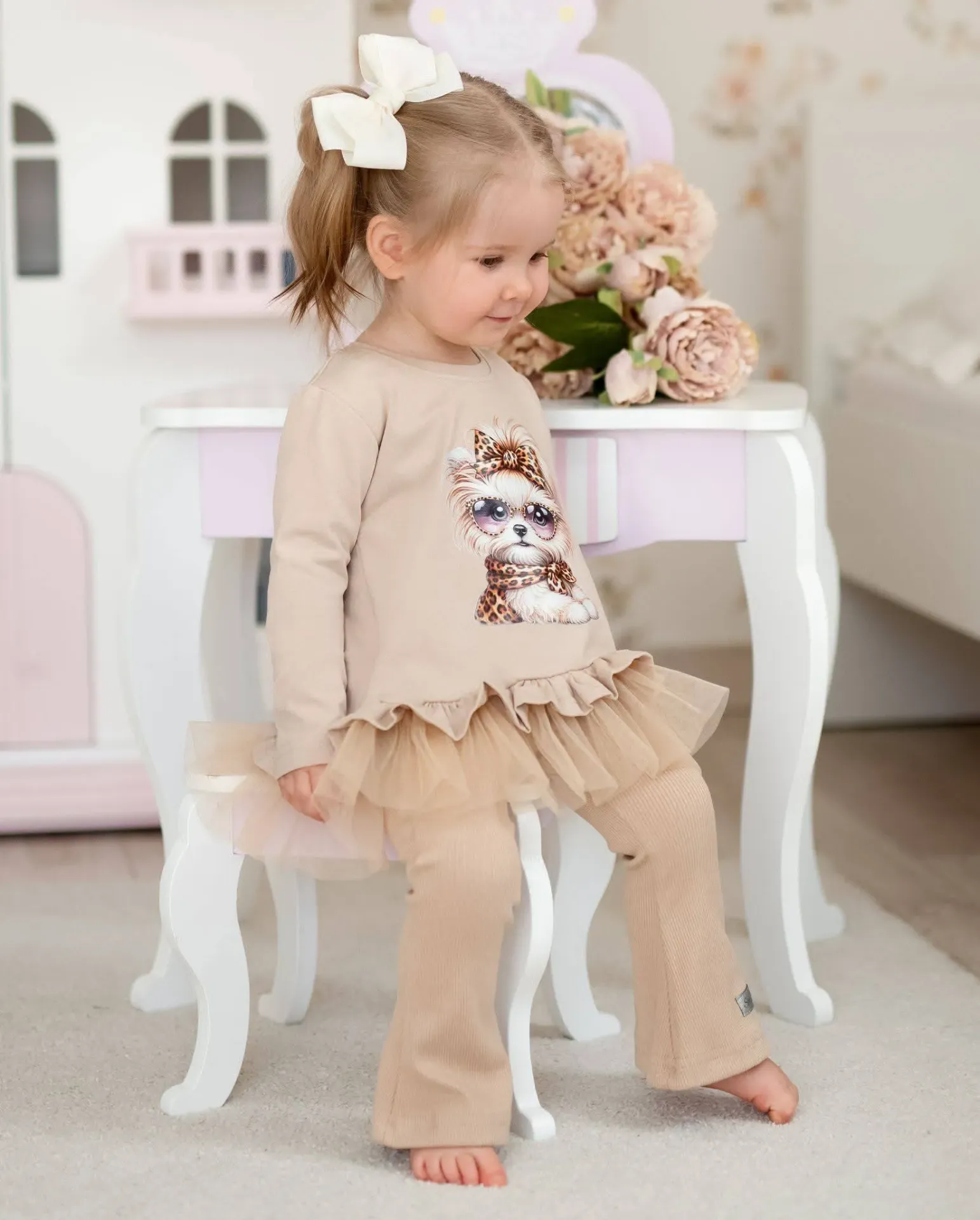 Beige meisjes set met longsleeve met tule peplum, print en flared legging (86)