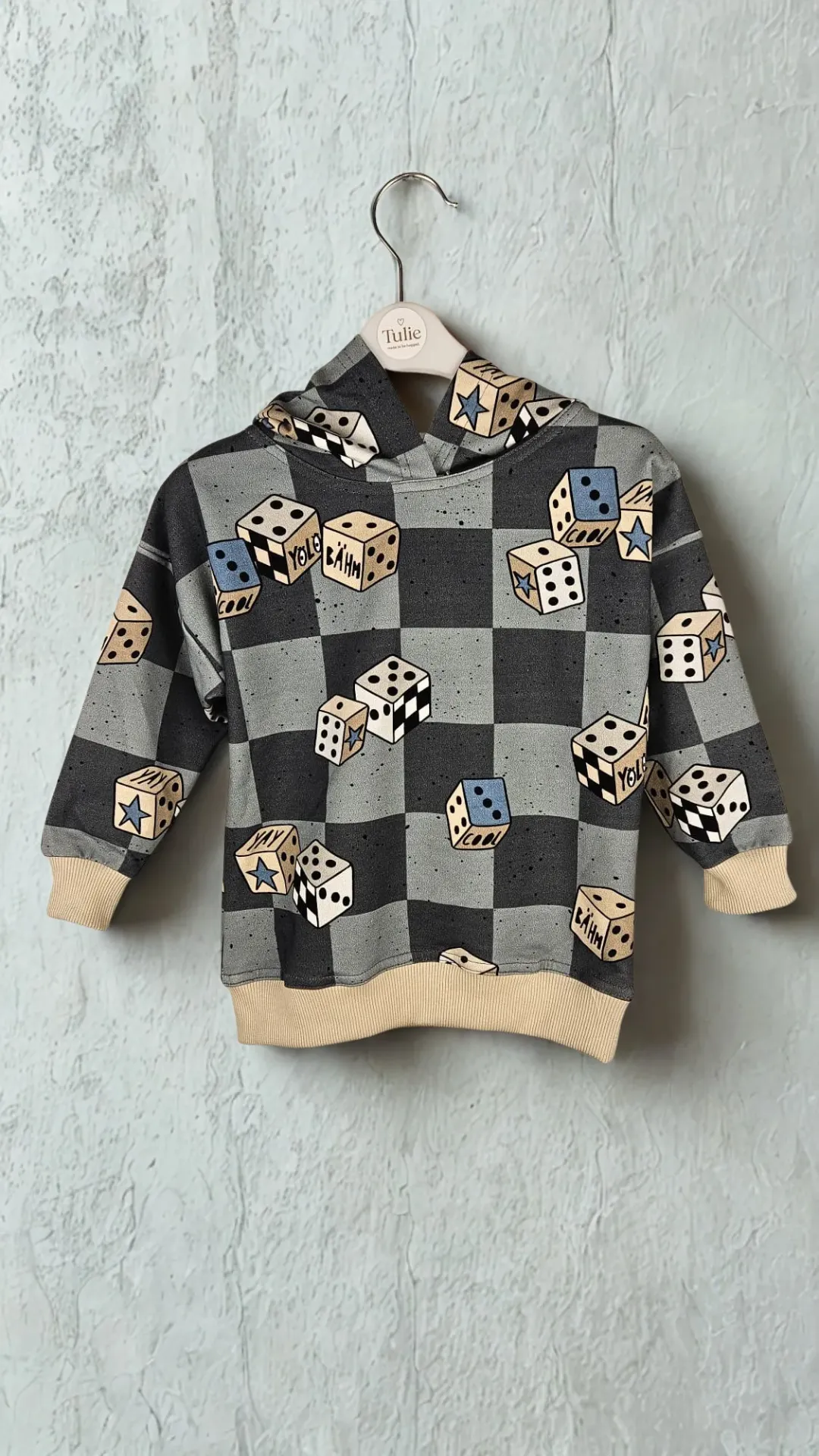 Kids hoodie with dice print – grey