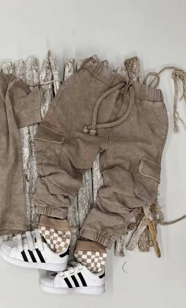 Boys jogging pants with cargo pockets