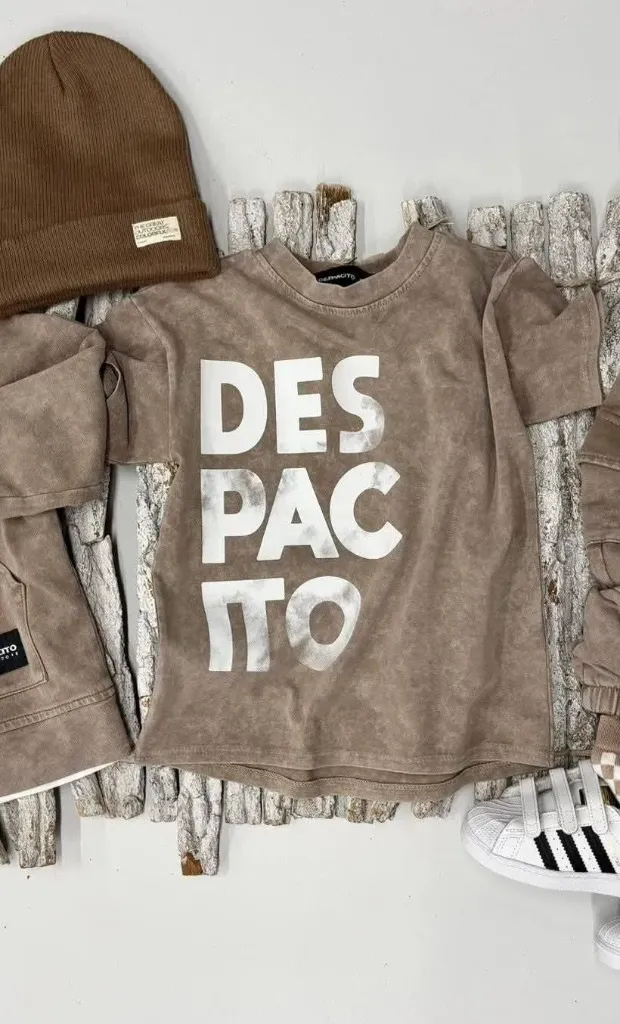 Chłopięcy T-shirt z nadrukiem i kieszonką na piersi (98)