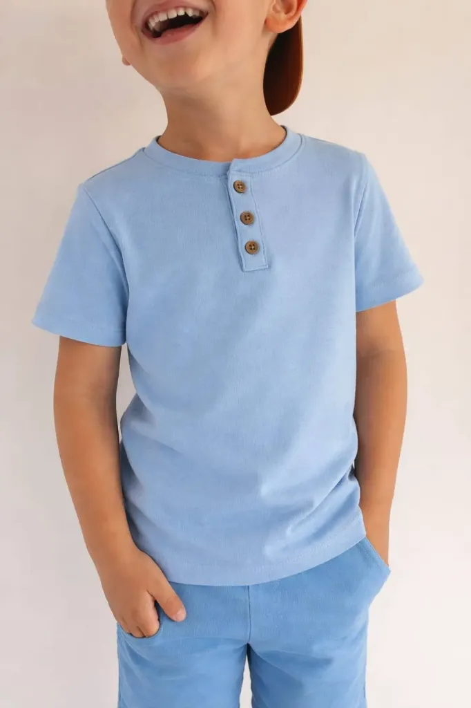 Boys T-shirt with button closure