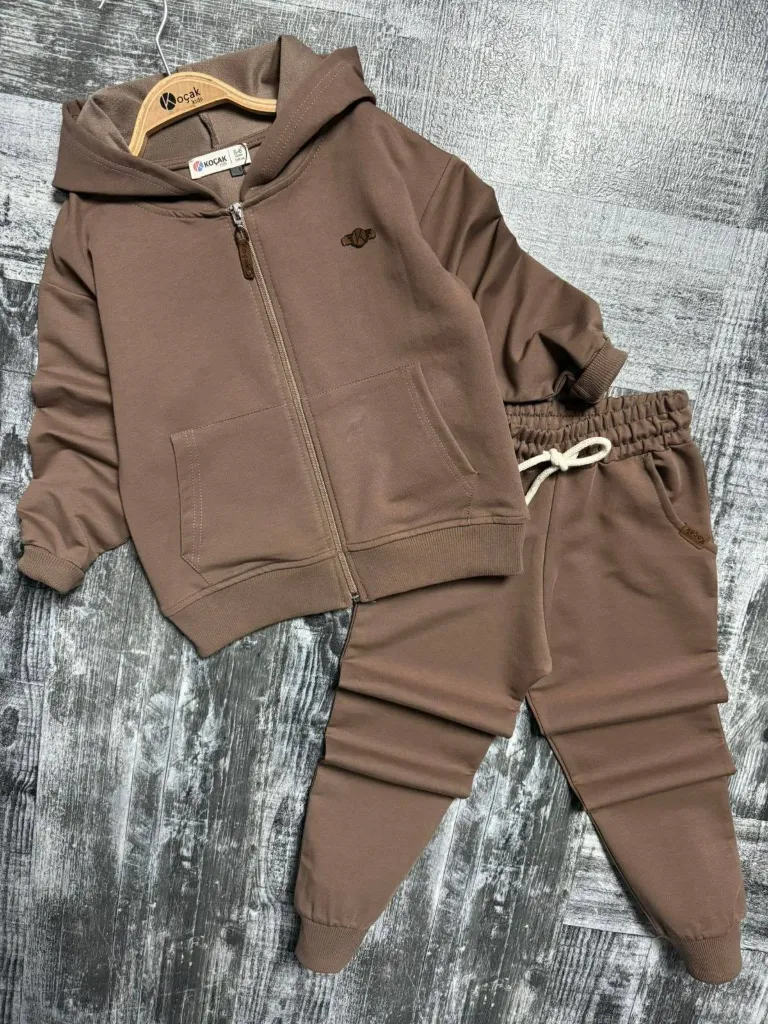 Jongens jogging set bruin (110/116)