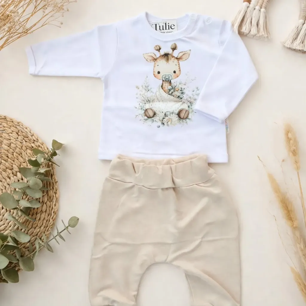 Baby set met giraf print – shirt en broek